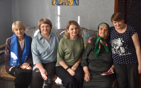 Поздравление с 95-летием труженицу тыла и вручение юбилейных медалей «80 лет Победы в Великой Отечественной войне 1941—1945 гг.»